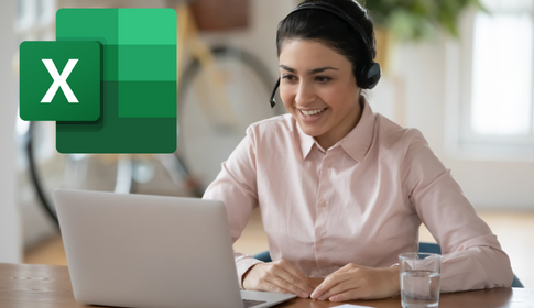 Excel Kurse bei AS Computertraining - Frau mit Kopfhörer vor dem Computer, Excel Logo