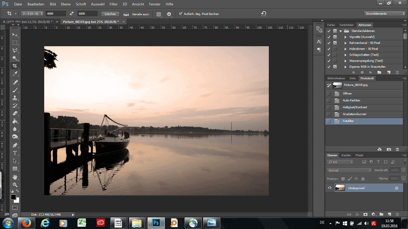 Angewendeter Wärmefilter in Photoshop bei einem Foto von einem Boot am Steg